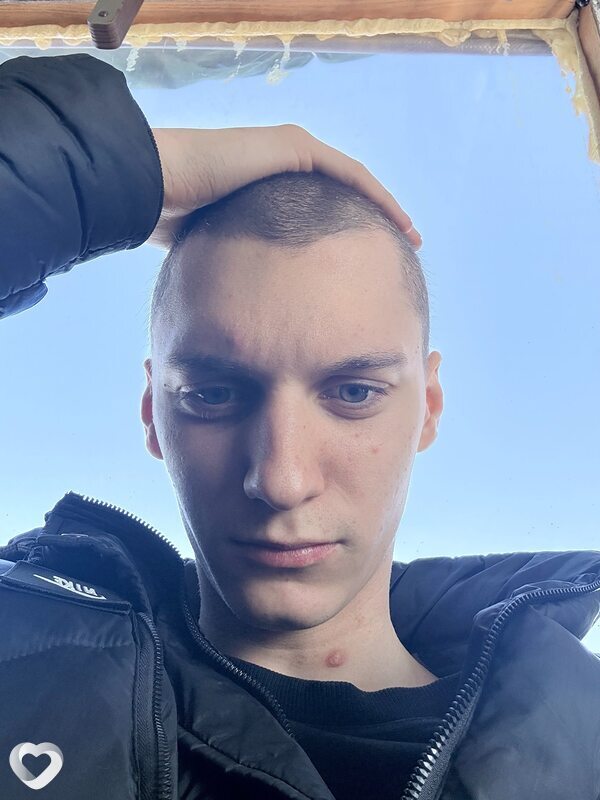 Артём, 22, Омске — анкета №4436334