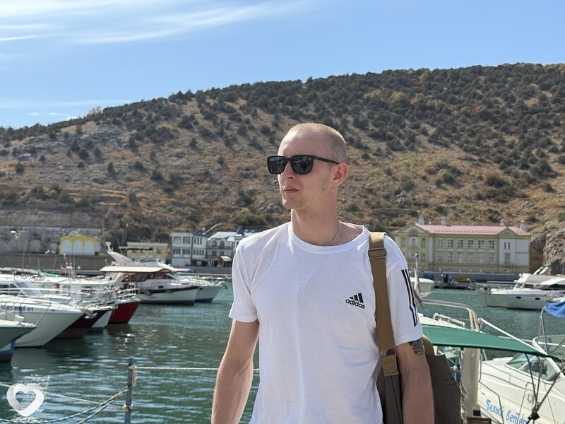 Дмитрий, 27, Снежном — анкета №4438800