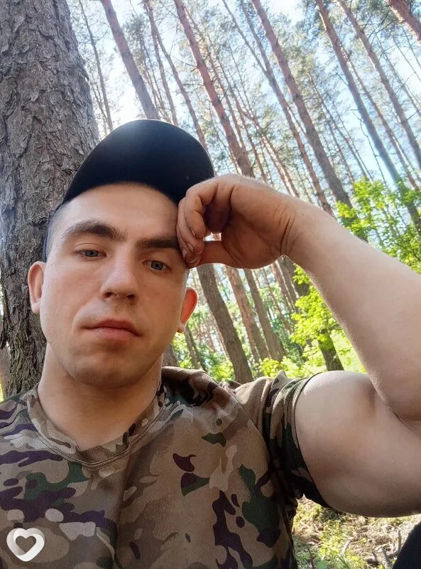 Артём, 27, Бийске — анкета №4439172