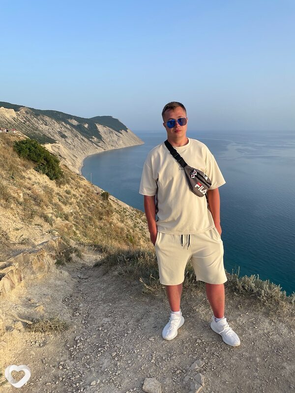 Артур, 26, Алчевске — анкета №4443332