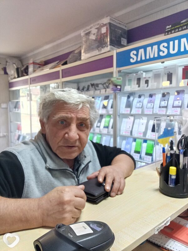 Виталий, Дружба