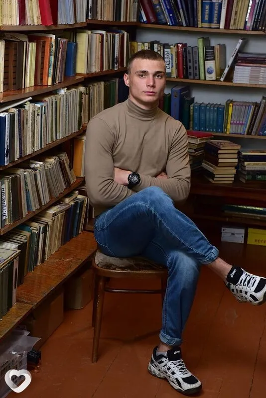 Илья, 21, Барнауле — анкета №4447933