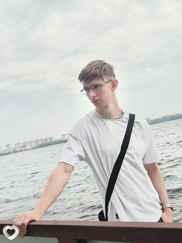 Дима, 20, Луганске — анкета №4452995