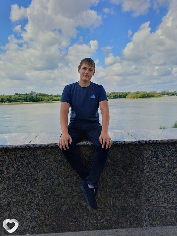 Антон, 18, Омске — анкета №4457561