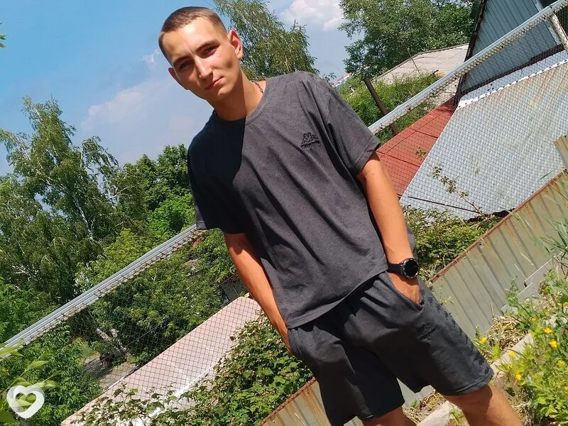 Захар, 18, Барнауле — анкета №4463038