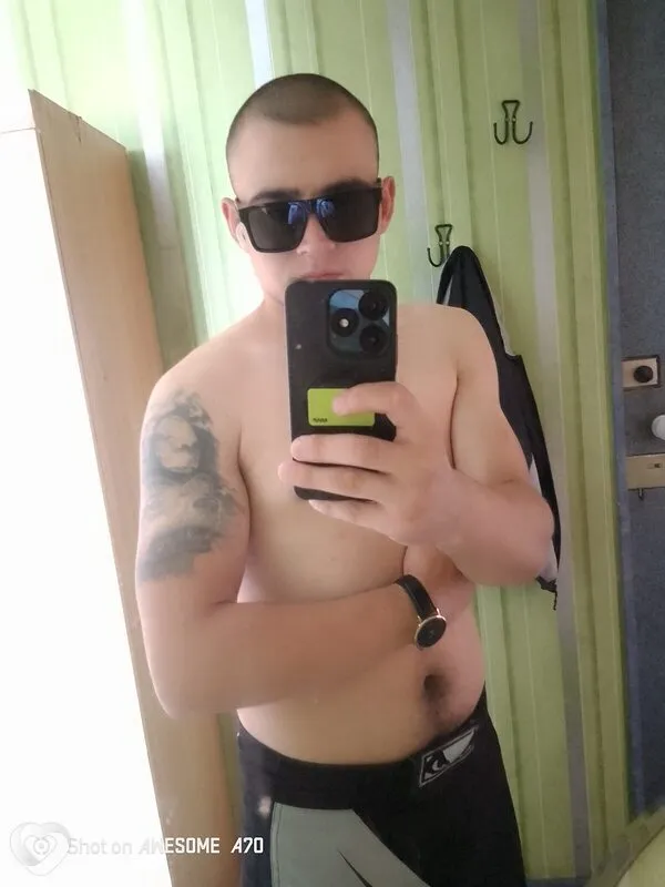 Артём, 23, Барнауле — анкета №4467475
