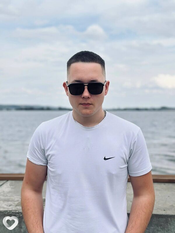 Денис, 20, Донецке — анкета №4469145