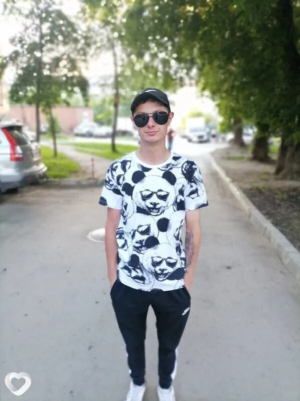 Олег, 27, Бийске — анкета №4472389
