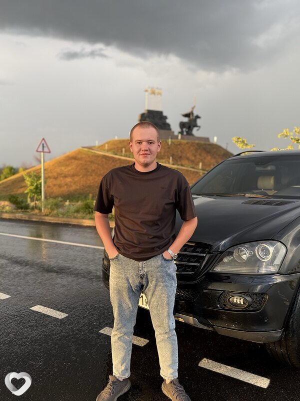 Михаил, 22, Луганске — анкета №4476388