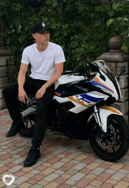 Августин, 21, Харькове — анкета №4487595