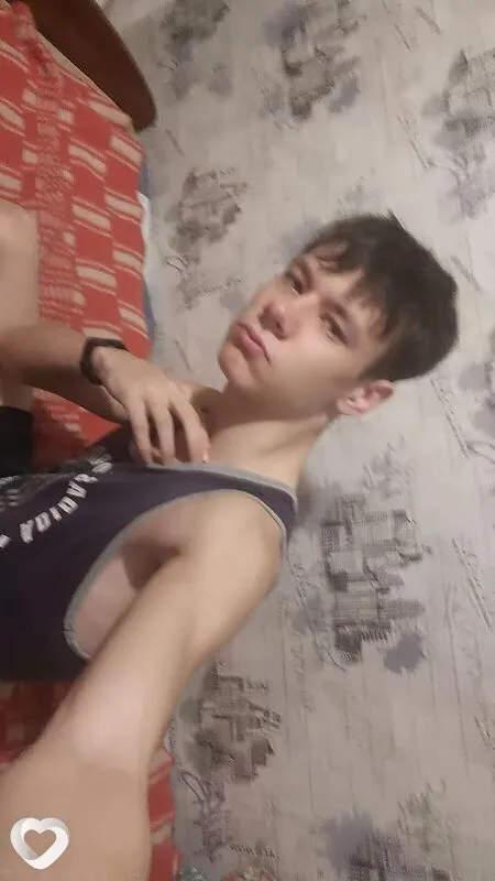 Артём, 18, Бийске — анкета №4505276