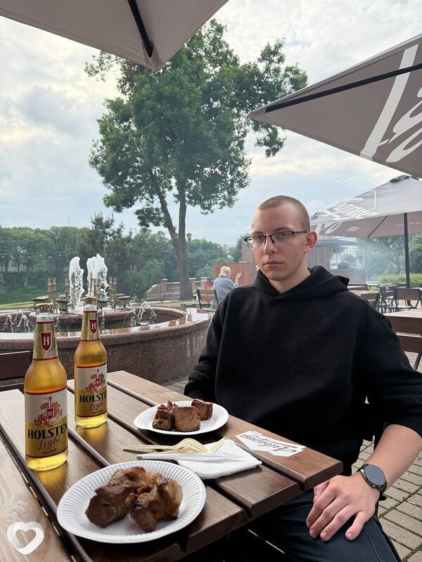 Антон, 20, Витебске — анкета №4525677