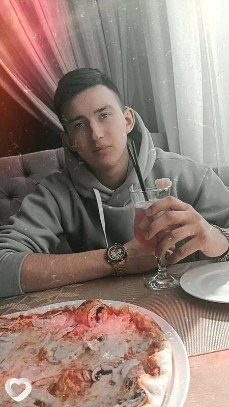 Олег, 21, Барнауле — анкета №4526814