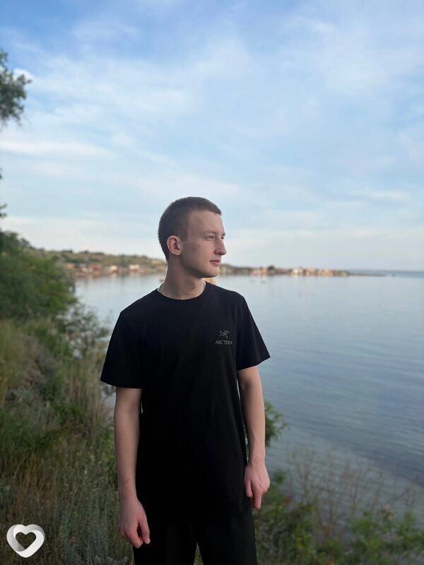Виктор, 19, Керчи — анкета №4530746
