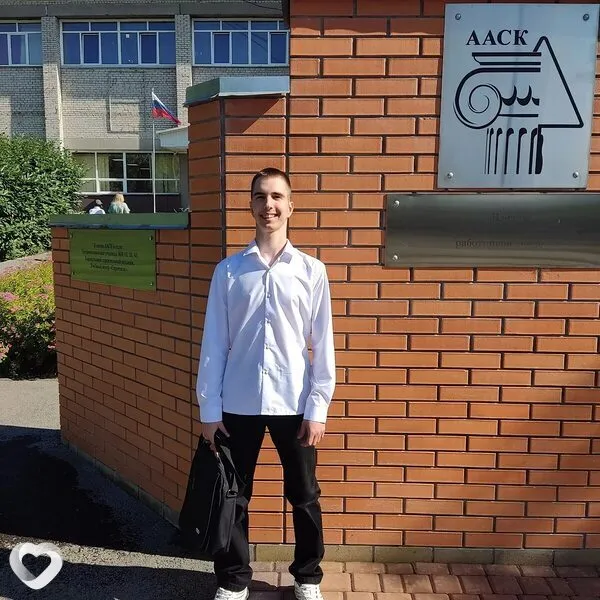 Артём, 18, Барнауле — анкета №4530882