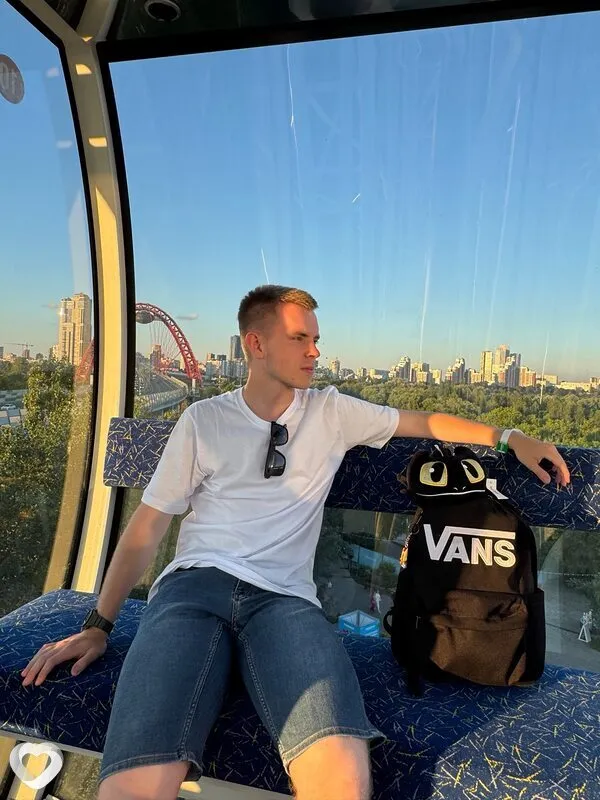 Михаил, 20, Москве — анкета №4531879