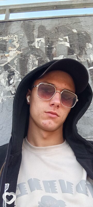 Богдан, 18, Нижнем Тагиле — анкета №4537502