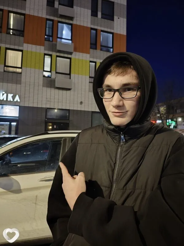 Максим, 18, Москве — анкета №4539877