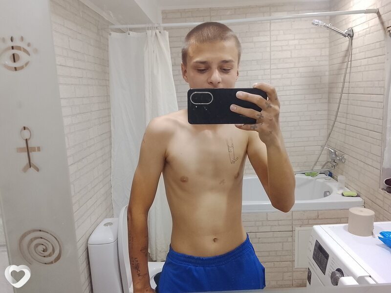 Tolik, 18, Киеве — анкета №4543838
