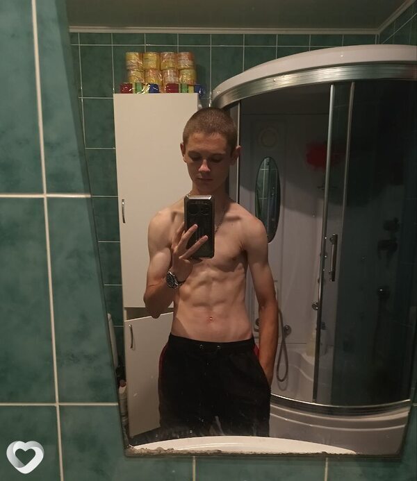 Антон, 19, Полтаве — анкета №4546249