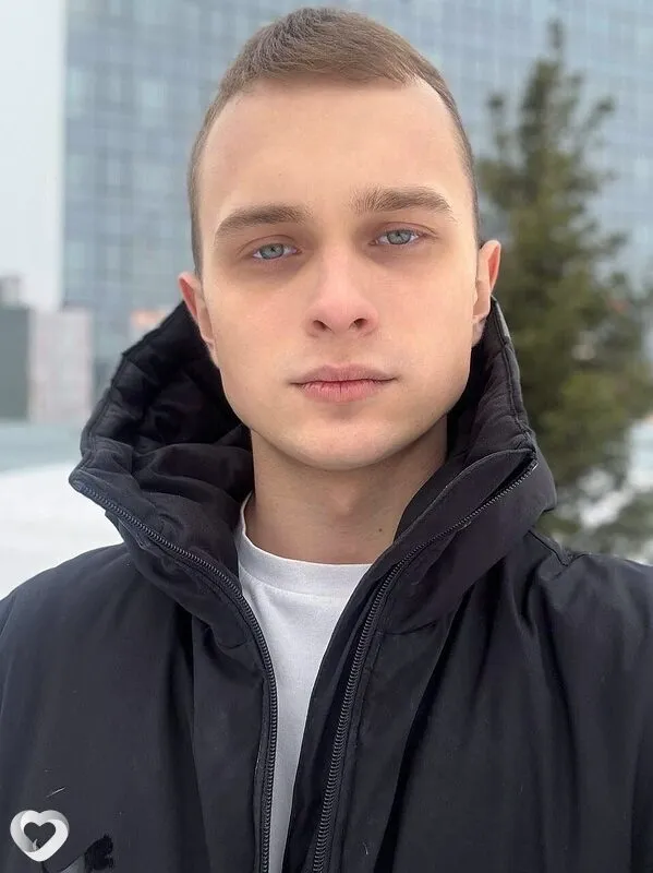 Артём, 21, Барнауле — анкета №4548299