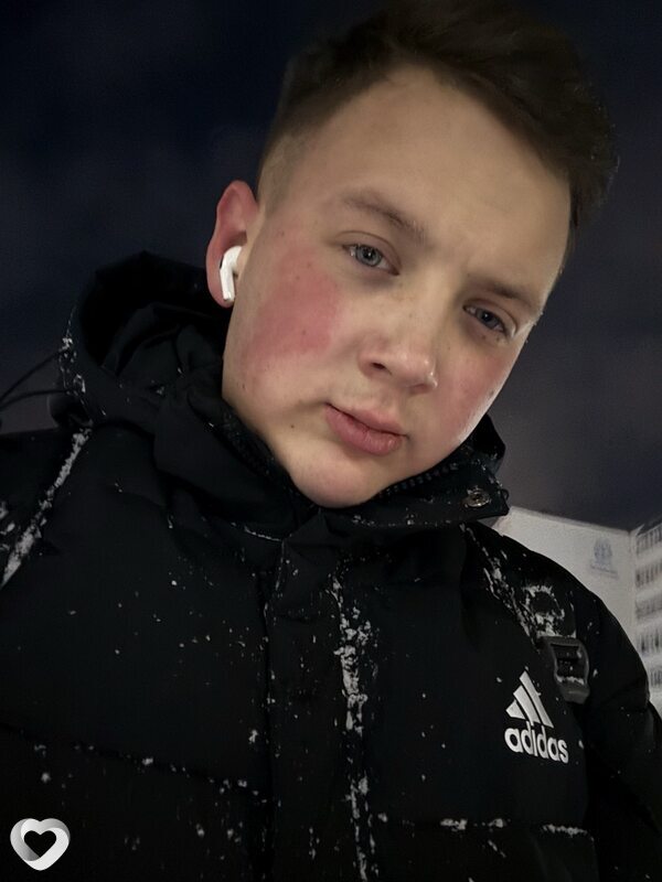 Oleg, 19, Тюмени — анкета №4558148