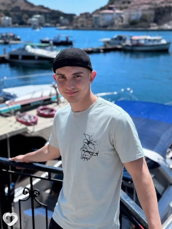 Валентин, 24, Москве — анкета №4565553