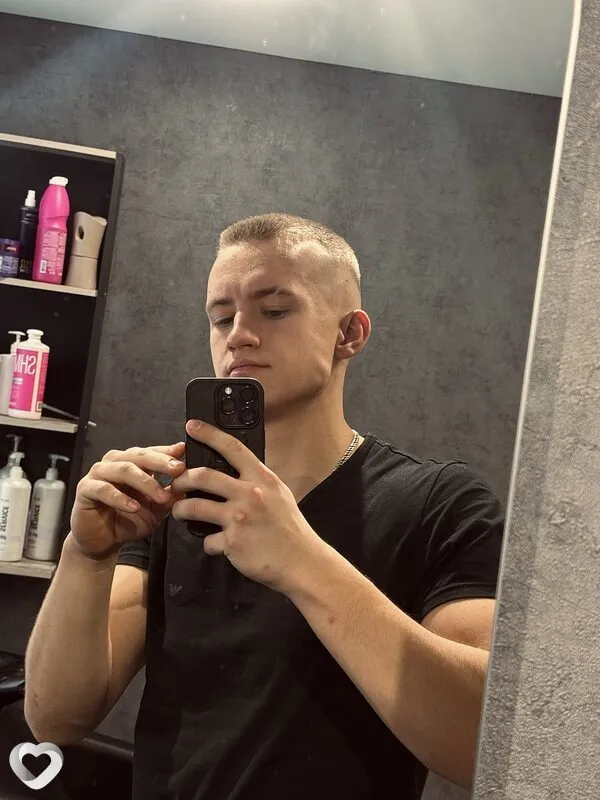 Илья, 22, Бийске — анкета №4574515