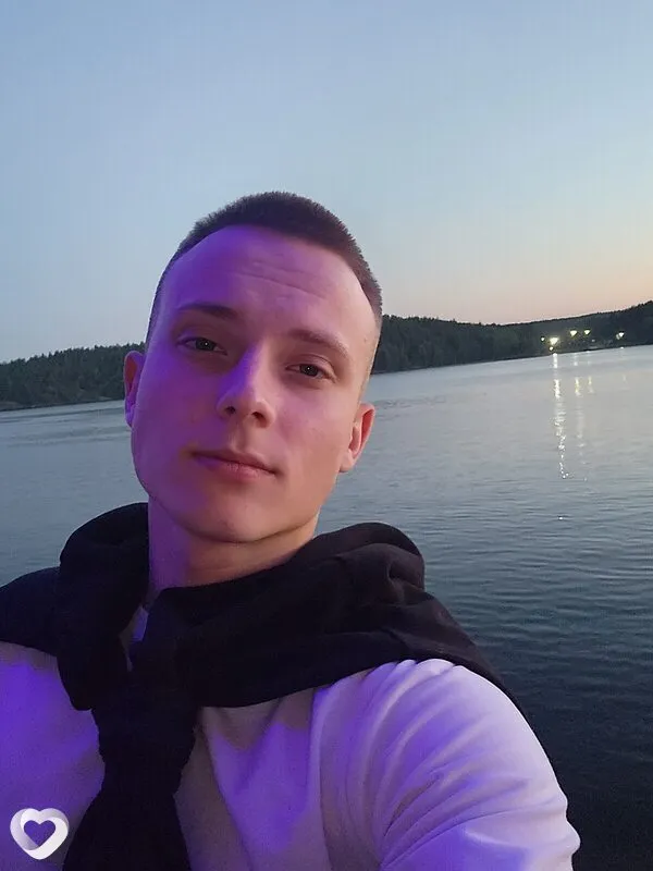 Михаил, 21, Москве — анкета №4575684