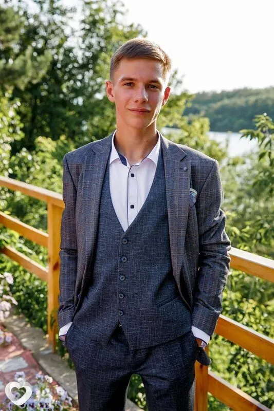 Антон, 22, Бийске — анкета №4579780
