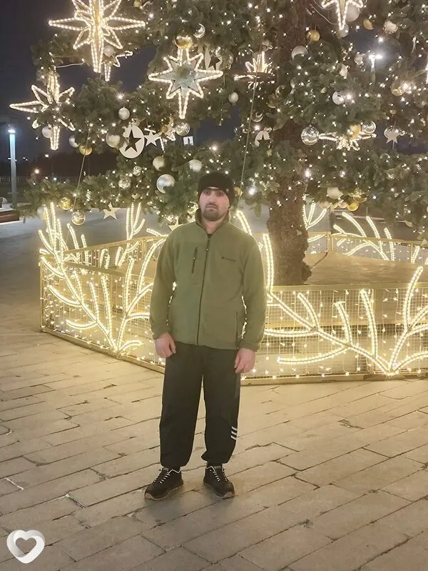 Али, Москва