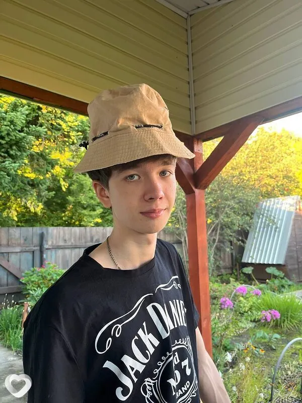 Иван, 19, Барнауле — анкета №4599880