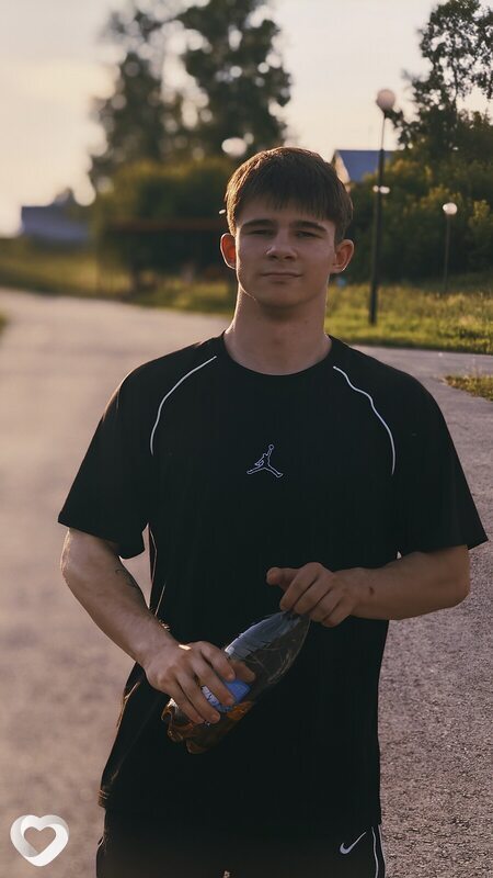 Александр, 18, Новосибирске — анкета №4603526