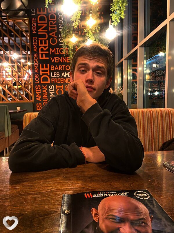 Максим, 21, Саратове — анкета №4608851