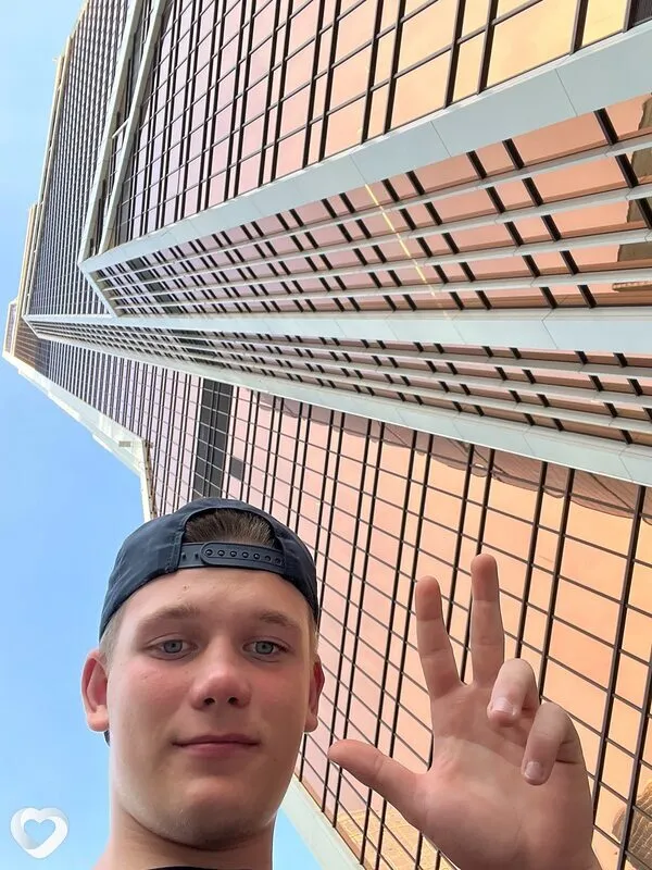 Артем, 18, Москве — анкета №4611051
