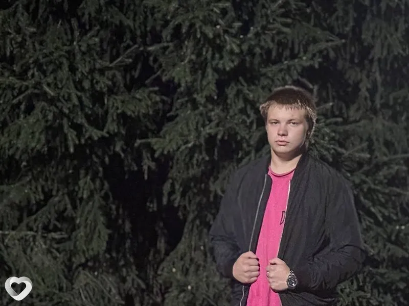 Денис, 18, Москве — анкета №4615359