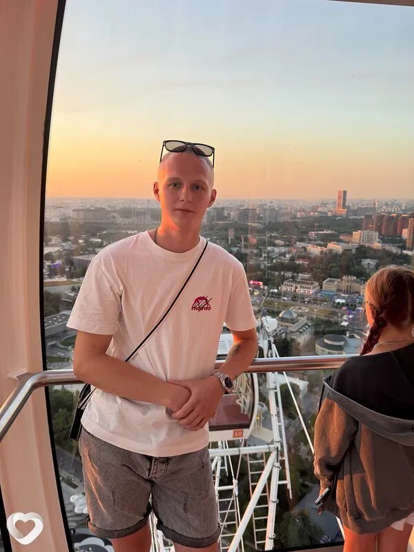 Кирилл, 21, Москве — анкета №4618462