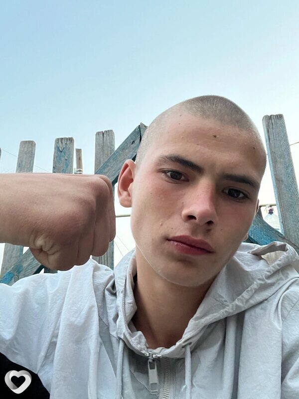 Александр, 18, Омске — анкета №4618711