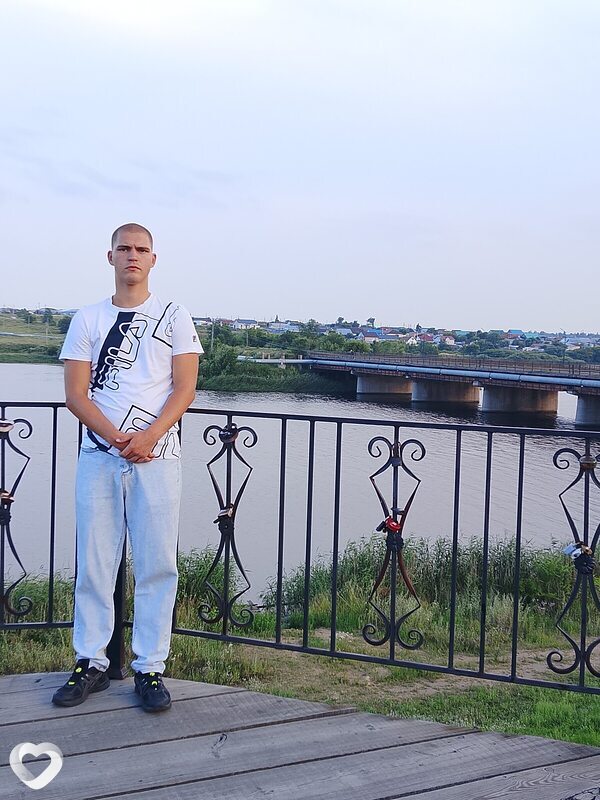 Артём, Троицк