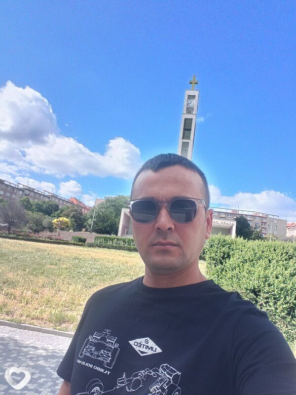 Sardor, Прага