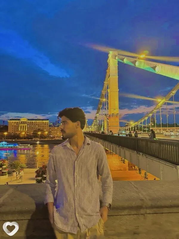 Амир, Москва