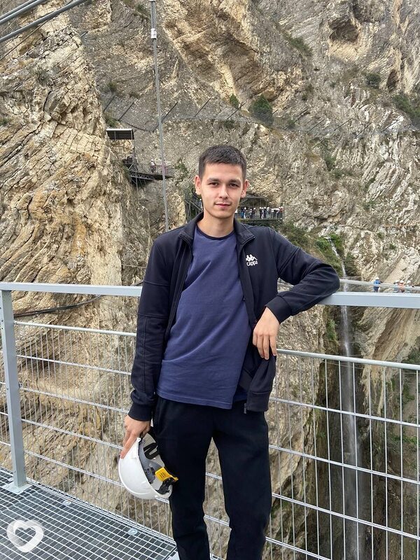 Артем, 25, Саратове — анкета №4635999