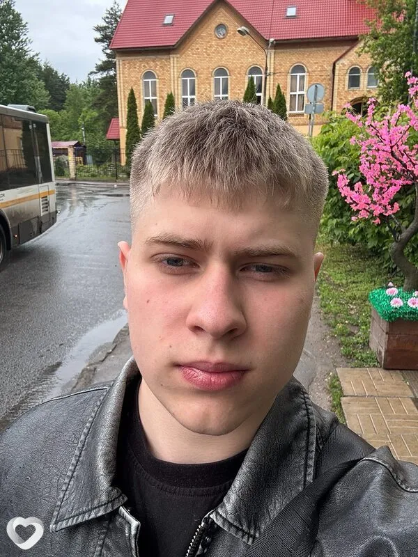 Олег, 18, Москве — анкета №4637581