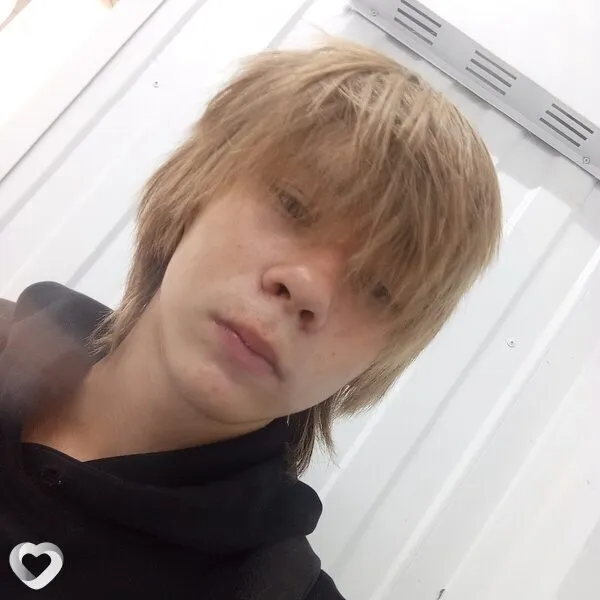 Артем, 18, Барнауле — анкета №4639848