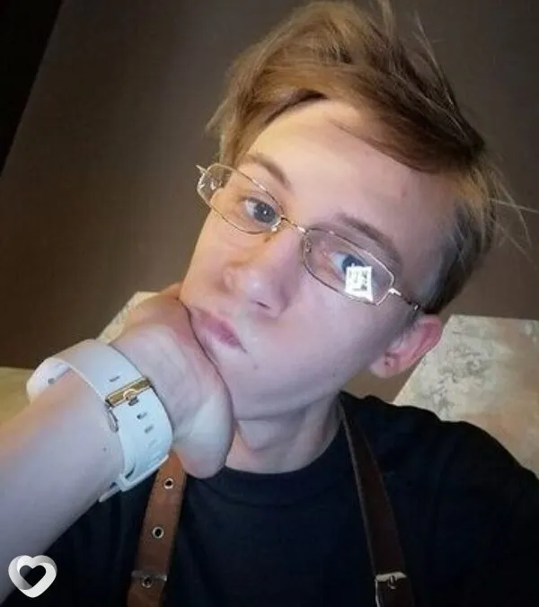Артем, 22, Барнауле — анкета №4648977