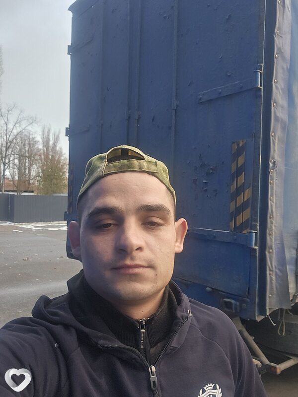 Максим, Торез