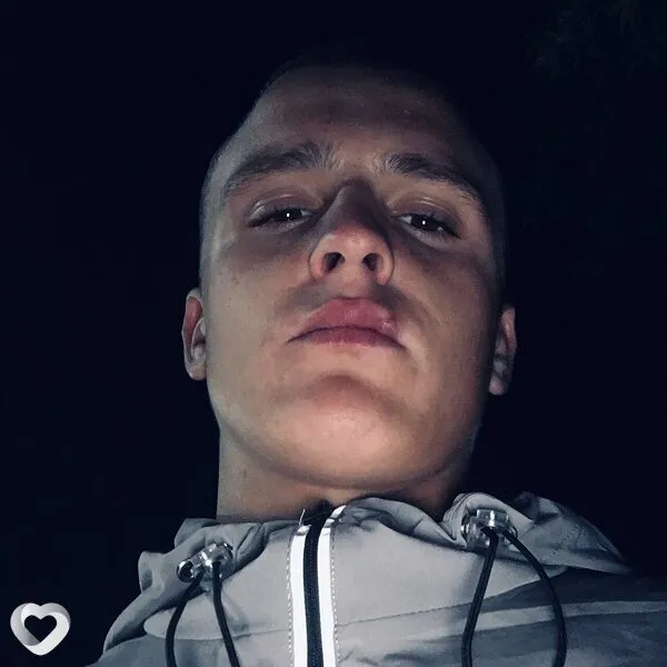 Кирилл, 21, Барнауле — анкета №4654447