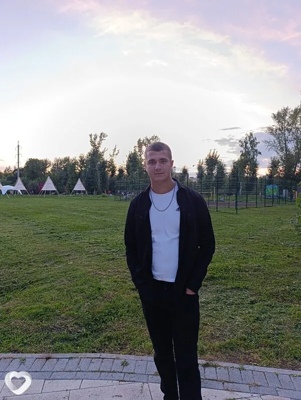 Данил, 21, Барнауле — анкета №4665471