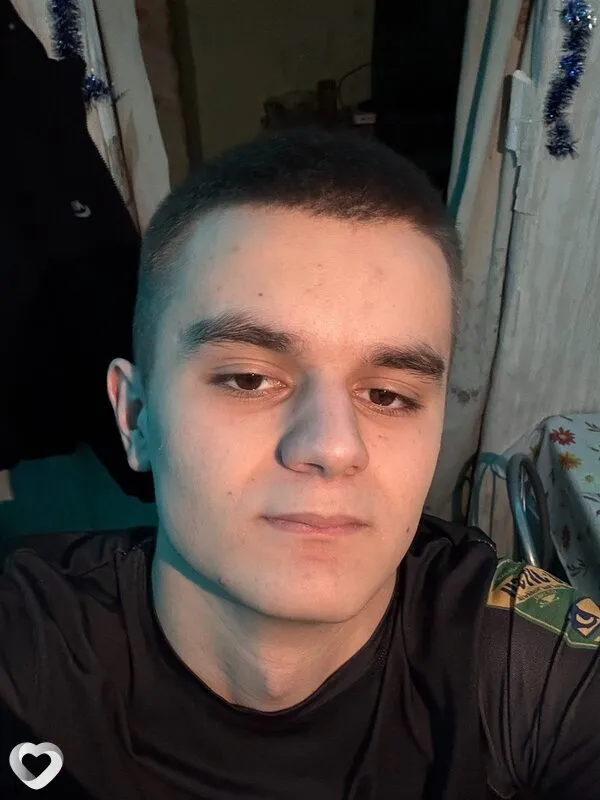 Максим, 18, Барнауле — анкета №4682864