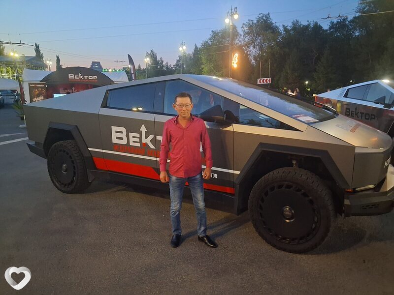 Сансызбай, Омск